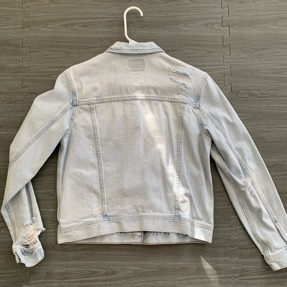 AMERICAN EAGLE DENIM JACKET IN MEDIUM WORN A COUPLE OF TIMES IN GREAT CONDITION - Picture 3 of 4